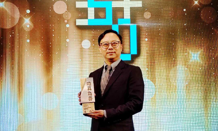 易研及博易数据创始人张荣显博士荣获香港浸会大学传理学院「五十周年杰出传理人奖」